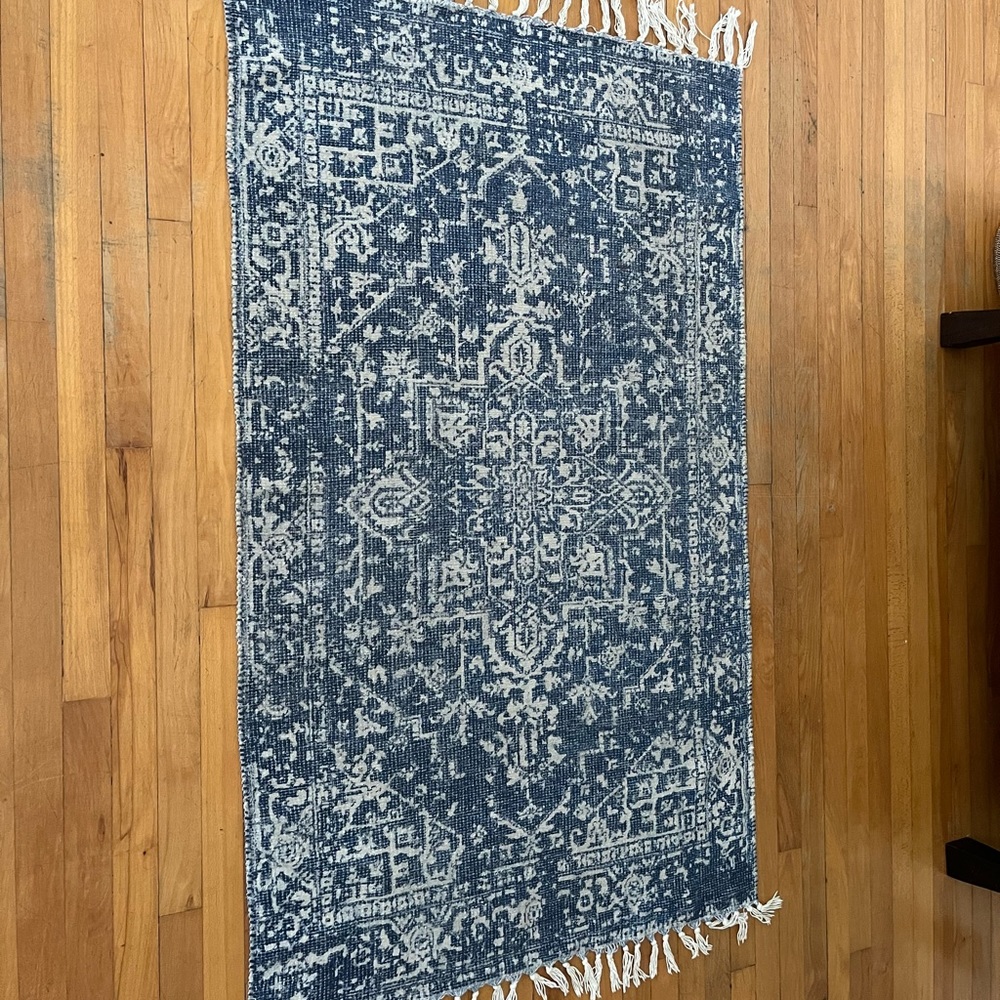 Accent rug